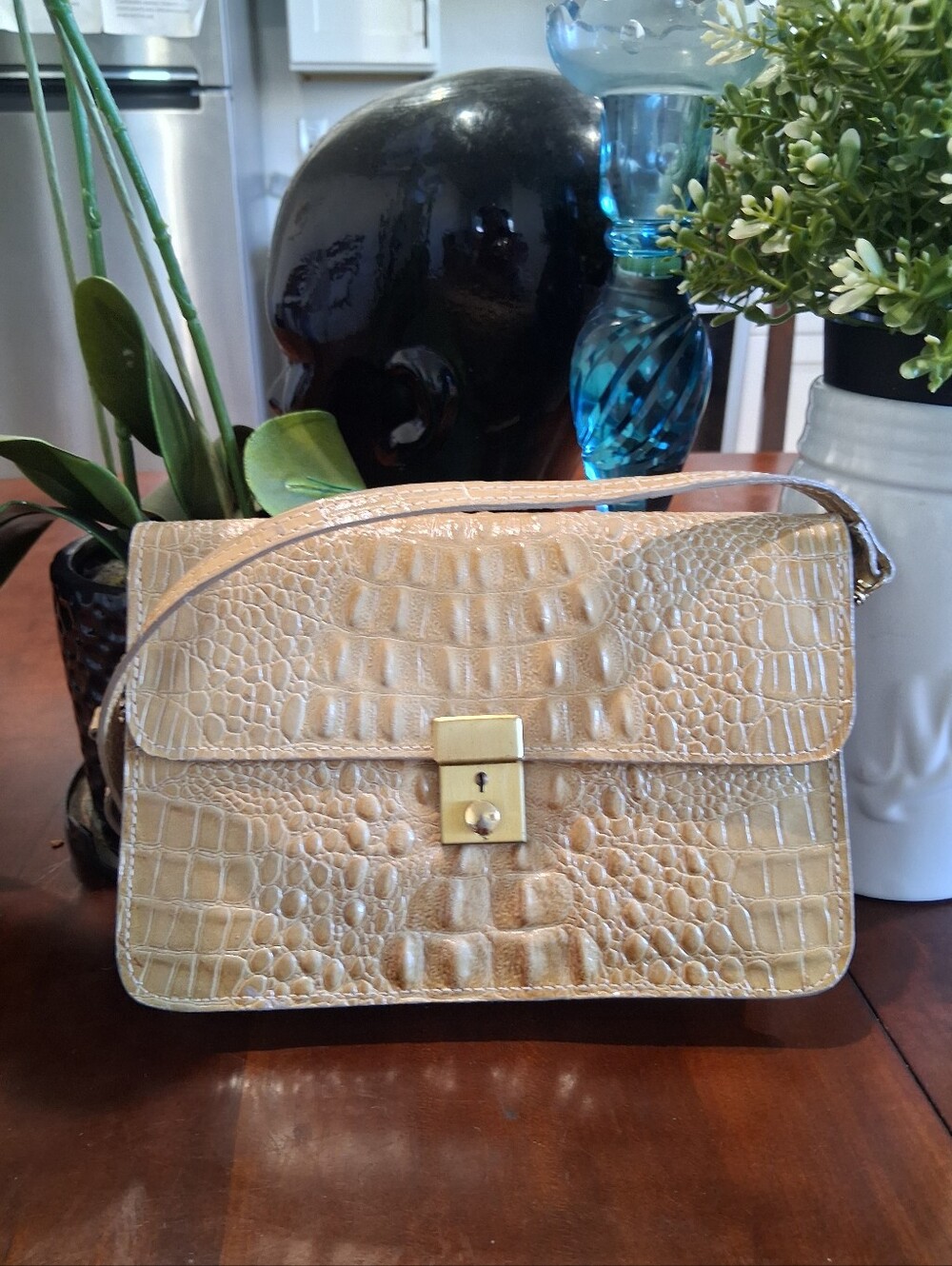 Vtg Beige Croc-Embossed Leather Shoulder Bag with Gold Lock